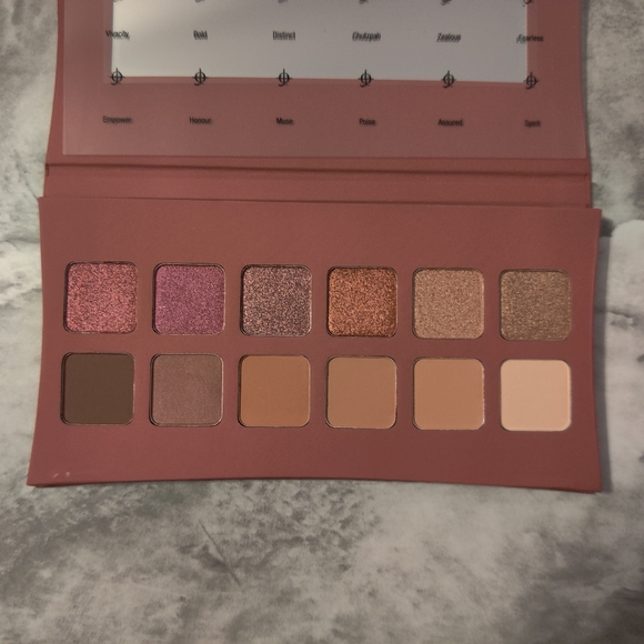 Illamasqua Unveild Artistry Palette - Picture 3 of 7